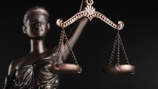 Top 20 erori de judecată din istoria justiției: Condamnări pe nedrept și verdicte care au zguduit lumea